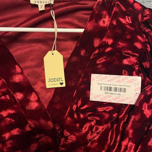 JODIFL Regal Red Velvet Dress - Picture 3 of 4